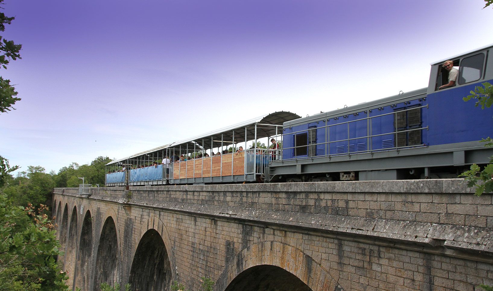 Parcours vélorail et train touristique dans le sud